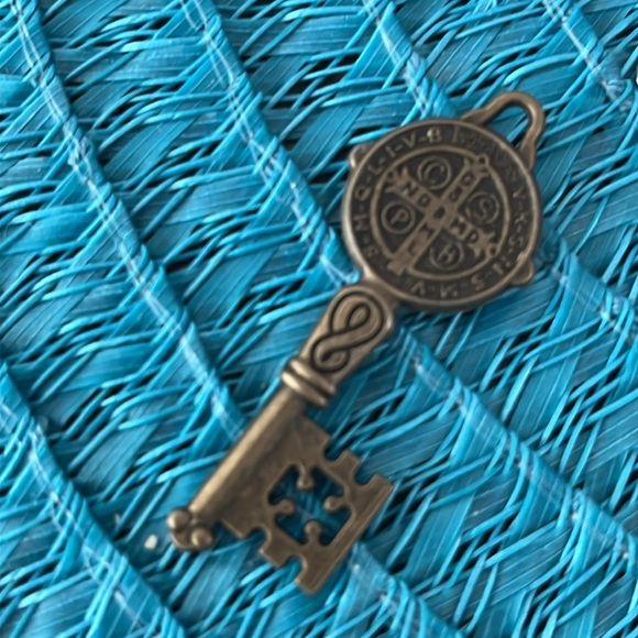 Key & Keyhole Charms - Picture 2 of 7